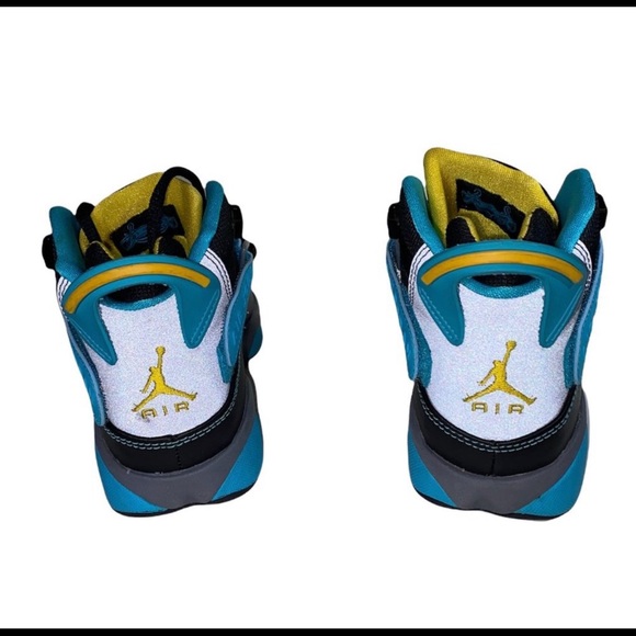 Jordan sneaker like new in box kids size 4y - Picture 4 of 5